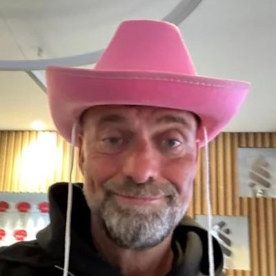 oIdirtymoxweIl's profile picture. arty time