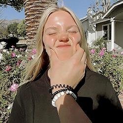 deeply bizarre and anti-men • ela/dela • fan account (ts, gc, rr)
