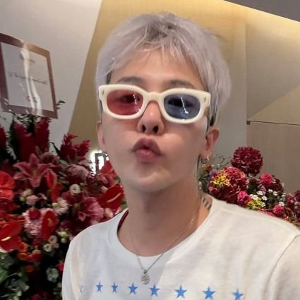 ShuYieatbanana's profile picture. full time gd lover and obsessed with bigbang 👑
V.I.P and F.A.M

What GD loves is what I love (BIGBANG is 3 now)