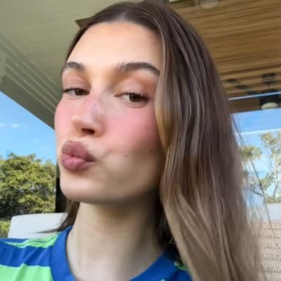 vendidasenil's profile picture. oops i did it again