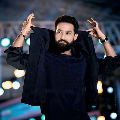 tharakhh's profile picture. vāsāṁsi jīrṇāni yathā vihāya
navāni gṛhṇāti naro ’parāṇi
tathā śarīrāṇi vihāya jīrṇāny
anyāni saṁyāti navāni dehī