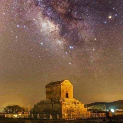 bwn1660221's profile picture. شاه ببخش مارا..
                  ما اشتباه کردیم