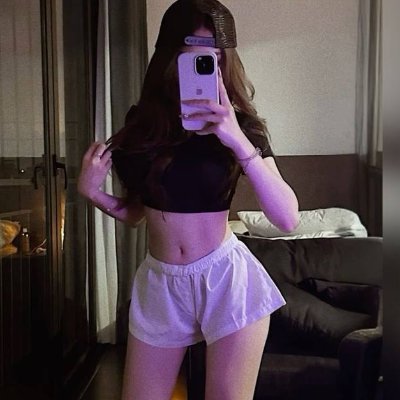 My name is Mia live in New York I Cosmetics, clothing sales