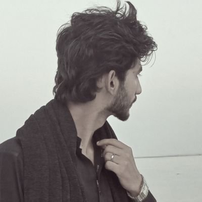 Jo sitaaron sy ulajhti hai wo patang hun mai