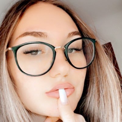 my ex Break 😏up whit me seid i am ugly so I am here too make new friends🤦♀️