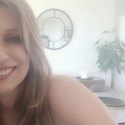 Cypriot 🇨🇾
Flawed human. Woman, badly raised in a convent school 🏫
Not selling you anything.
No DM