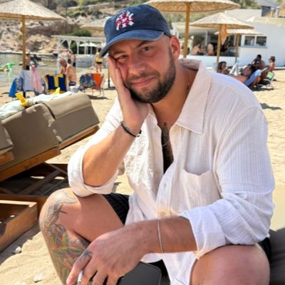 Fractional CMO | Hire me, I’ll grow the f*ck out of your brand | I tweet about marketing & sports cards