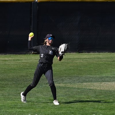 Multi sport athlete 🏈/🥎/CO2028/Chino Hills High school/ Travel Club:Athletics Mercado Tidd/Iwai OF/Mid/IG:makayla_kk_27