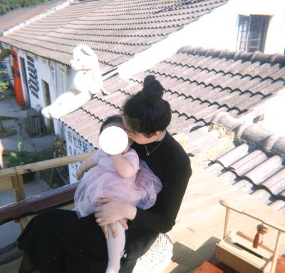 全职宝妈妈一枚,生完孩子之后欲望越来越大,看身边朋友都在玩推自己也弄个来试试看。
希望能遇到一场美丽的邂逅。
除了带娃我想我们之间还会有很多故事发生~
礼貌交流 私信/电报都可