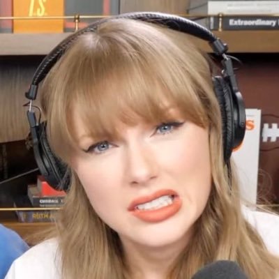 junebuggdrag's profile picture. hopefully I remember when to swap accounts 🤷‍♂️