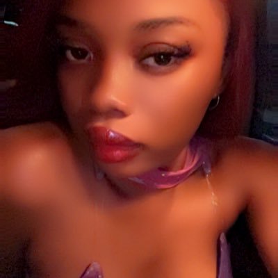 she_is_naza's profile picture. 