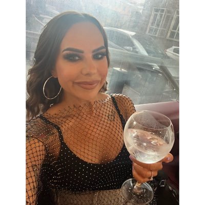 𝒮𝓎𝒹𝓃𝑒𝓎 𝒯𝑜𝓅𝒶𝓏 🩷 XI - XXII - MMVI 🩷 ζήσε γέλα αγάπα 🥂🖤💫 Pizza, prosecco and anything animal print lover! 🎬🍸🐍🪬🐈⬛ 🎲 🪩
