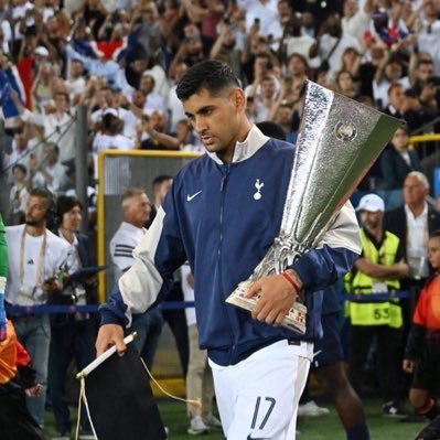 Thfc_Romeooooo's profile picture. 