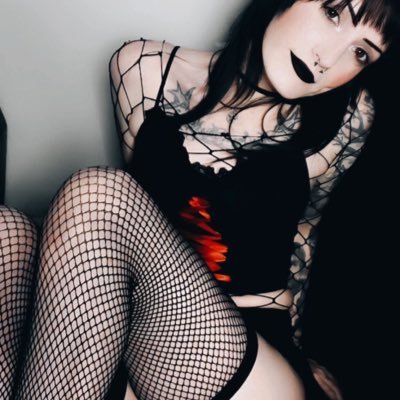 Message me for content 🔞 Only accepting customers 🖤 Main acct: @morticiamurderx