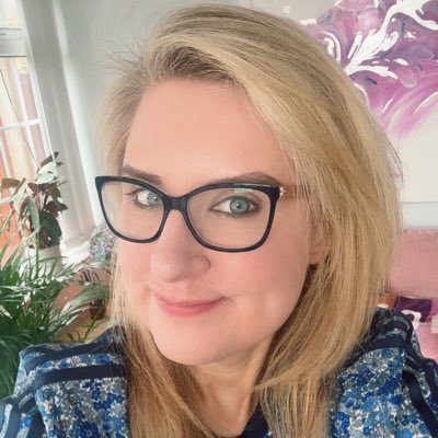 VickyNunes's profile picture. Gooner. Feminist. Omnivert. Left leaning. Likely to raise her tone. Likes: coffee, cats, canines & carbs. ✨I come back stronger than a 90’s trend. ✨