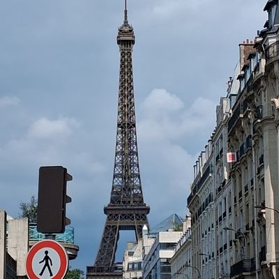 JamesLear99's profile picture. Adventures in learning French. C'est très difficile ! 😭