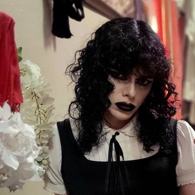 š Indra - She/Her 31 - Decrepit soul. Gouache Artist. Industrial Mechanic. Geological Time Enjoyer. Aspiring Cosplayer. Sorry Cop. INTP. Samarina. Lesbian š¤