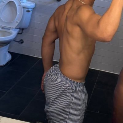 lilpapi7777's profile picture. old profile got randomly deleted by twitter 😭