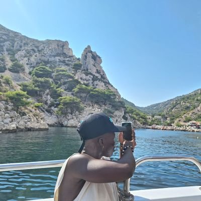 Fume la vie avant qu'elle te fume, après je fume pas donc je suis pas sûr mais bref