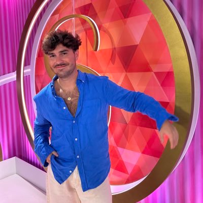 Periodista y comunicador | Autor de innumerables comentarios ácidos. Socialité.