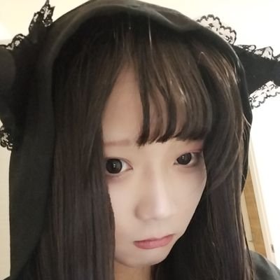 家で女装しているアラサーオタクです。素敵なお写真を上げてらっしゃる女装さんを無言フォローしています、すみません💦
いつか女の子の格好して妻とお出かけしてみたい。