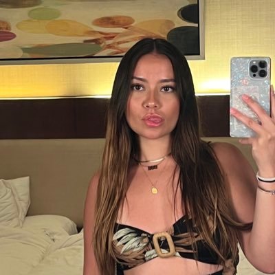 andreaknee's profile picture. 