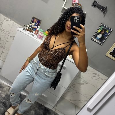 Grata por tudo que tenho, lutando por tudo que sonho. 🌻