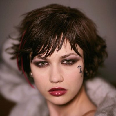 Actress, model and mum of a beautiful boy No porn ⚠️ no nude 🚷 happily divorced