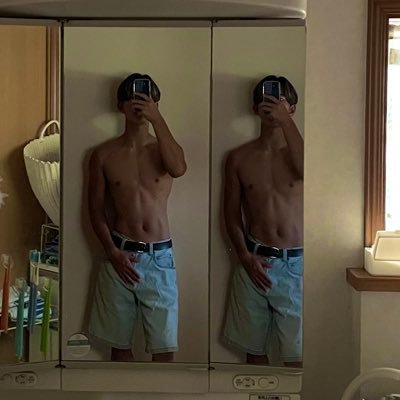 Shonanhandsome1's profile picture. 20代🫶色黒細マッチョトレーニー💪裏垢じゃ相当なナイスガイ✨何がとは言わないけどでかいし🍌誰でもフォロー、DM待ってる^^