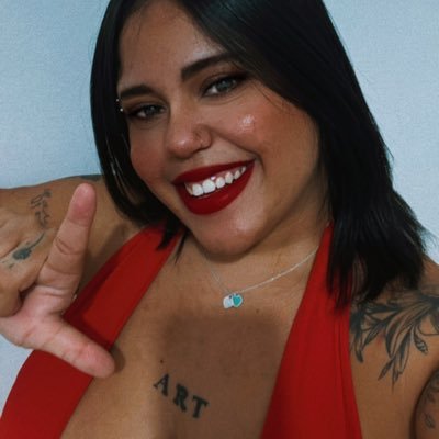 Só converse comigo se for sobre o Cruzeiro e dinheiro. Apaixonada por tatuagens e pela Disney. Tenho uma grande queda por pizza e sorvete. Melisseira. ALT.