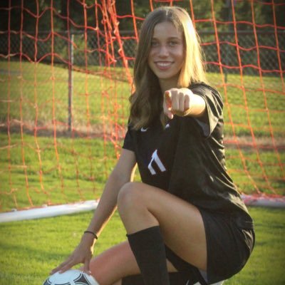 ‘27, 5’8”, 4.67 GPA • ⚽️ Mid, KH Nashville 09 GA #14, TN ODP G09, THS #11 •🏃🏼♀️➡️ 8th🥇1600m, 800m; 9th🥈800m • NCAA ID#2411458150