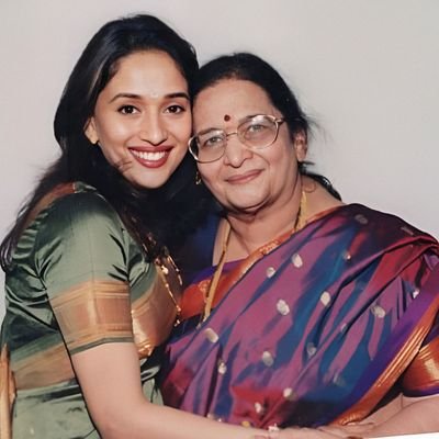 My sweet Madhuri Ji🤗😘🌹
Lot's of love 🤗❤️
i am ur biggest fan , I love ur expressions, Dance, Sweet Smile.😘🤗❤🌹 Madhuri ma'am fan since 1997 Dec. 😘🌹