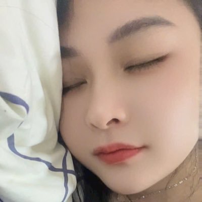 Chó cái muốn tìm cô chủ train cho, con là một con chó cái ngoan ngoãn của các cô chủ