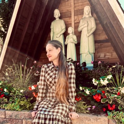 Penitent Woman. Very Catholic. Custom Heirloom Rosary Designer & Crafter. Married. Convert to Christ. In love with Jesus, Mary, and Saint Clare. Luke 1:46
