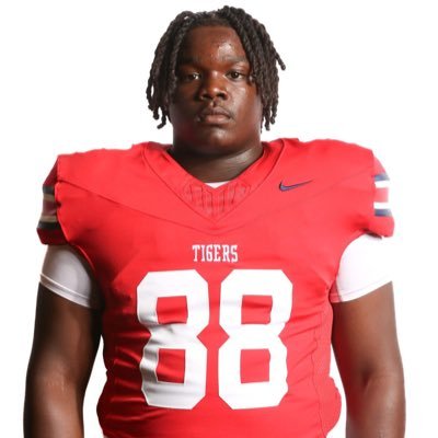 |#88| 5’10 250 DT| 662-561-6446| class of 2029| bench 245 | squat 385 | power clean 195 | Deadlift 325 |