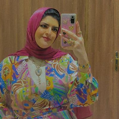 إن البقاء معي امر صعب فانا لا اعطي إلا القليل ..لكنني اعطي اشياءآ حقيقه..اشياء لا تغادرك حتي وإن غادرتني 💜