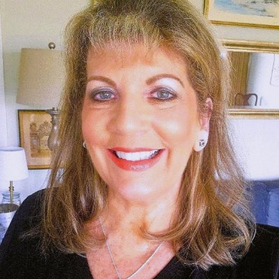 I'm a N.Carolina Tar Heel🏀lover💙 Beach Lover🏖 beagle lover 🐶 music lover🎶 Debutante👸💋former Bev Hills Dental Assistant to the Stars 😎 weather nut! 🌈🥰