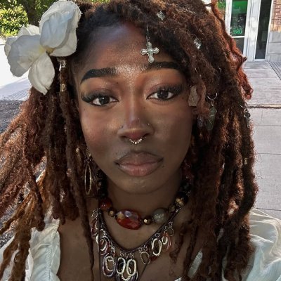 Fashion Stylist
Your fav earth fairy 🧚 ✨✨⚧️
Fashion | Beauty
https://t.co/4W7uAnCmBd