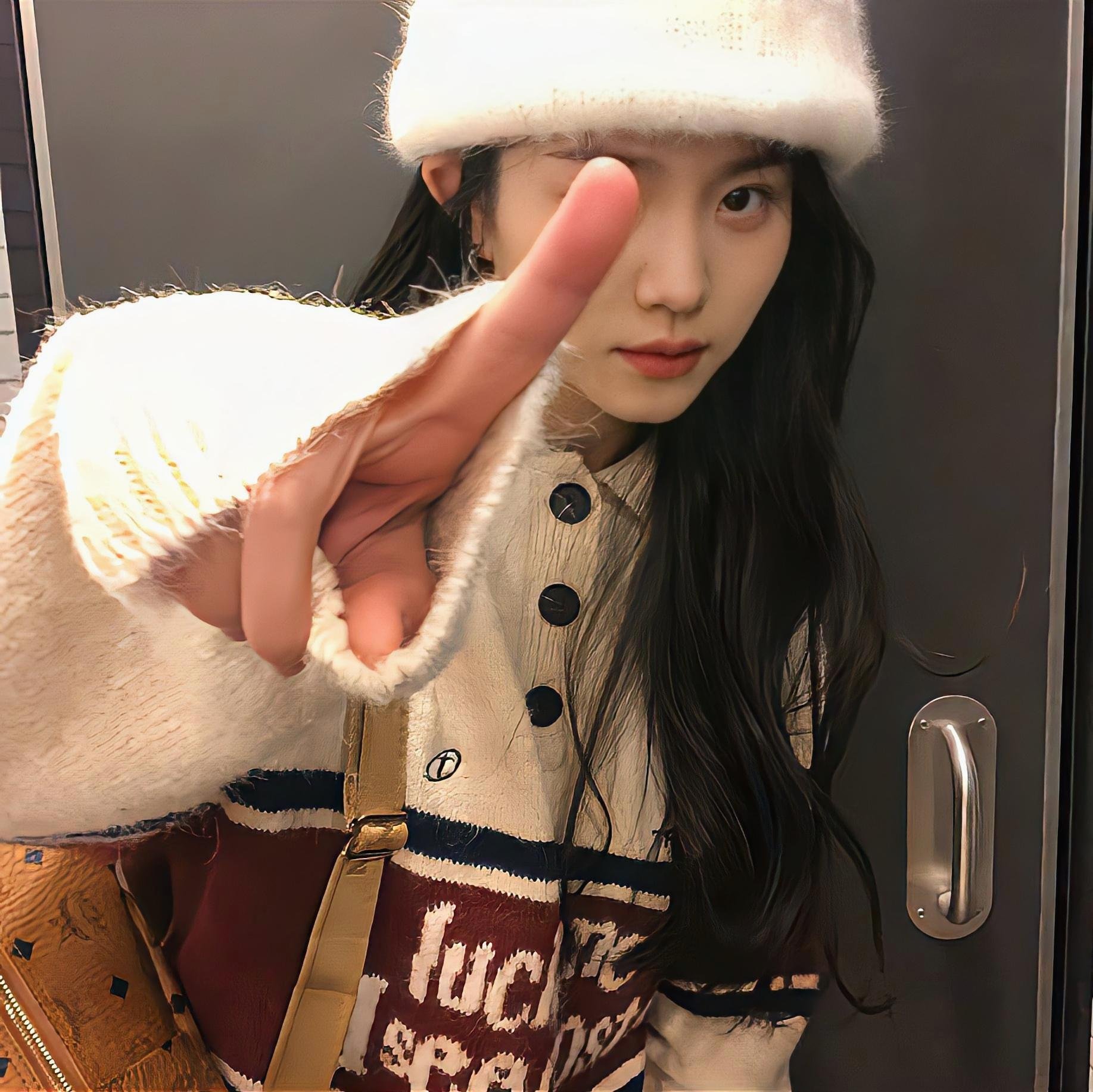 5wbAfEx07bcnb35's profile picture. I believe good things happen every day!