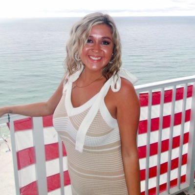 Madd_City13's profile picture. { Insta: @maddiekilby_