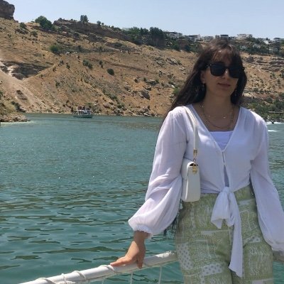 Hêvîyên min, di awir û kenê şervanekî da veşartîye..