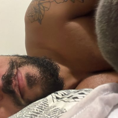 ThiBarrionuevo's profile picture. Canceriano como sou. Amo a família, o conjunto. Amo estar entre amigos para uma noite de karaokê , ou mesmo assistir um filme e falar bobagem até o sol raiar.