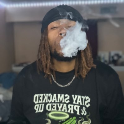 📖 Poet. ✍🏾 Author. 🍃 Cannabis culture connoisseur 💨 Stay Smacked, Create from the soul, & Keep God in Your Life. 👇 Tap in for more.