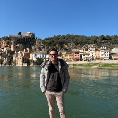 periq1's profile picture. Amante del fútbol de antes, crítico con el de ahora y expectante con el del futuro. Me gusta debatir, comentar y a veces, polemizar. RCDE