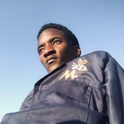 | I N D L A L I F A 👑 | | Bee-farmer | Nature Lover | Bee Enthusiast | DPF 👷♂️ | @mbeekeepers_ltd | Anime |
