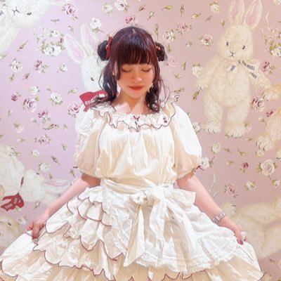 LM.C・PIERROT・GLAYがすき🎧 リボンとレース、フリルにときめく🎀🩰💗 愛犬(6)🐶とお酒🍷を愛してます 自撮り多めですが、仲良くしてもらえたら🫧✨ 別:@l_i_n_a_k_u_s 🦋: https://t.co/nyGtVeokEY