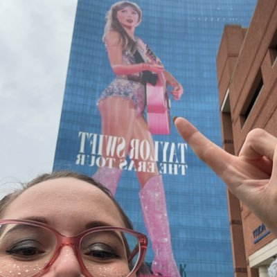 she/her | lawyer swiftie | cat & dog mom | washed up theatre kid and film major