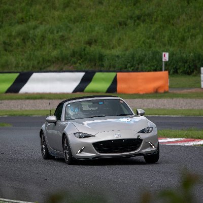 九州在住の関西人です。初オープンカーのNDロードスターでドライブ、スポーツ走行を楽しんでいます。#マツダ #ロードスター #プラチナクオーツメタリック #オープンカー #日本酒 #パン