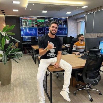I'm a professional trader and investment analyst 📈📊📉