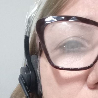 Sou católica;conservadora, tímida, mas uma ferrenha defensora dos valores cristaos.